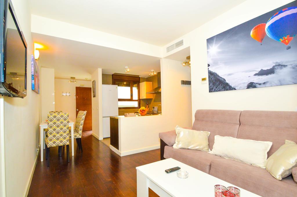 The Zentral Museo Apartment Севиля Екстериор снимка