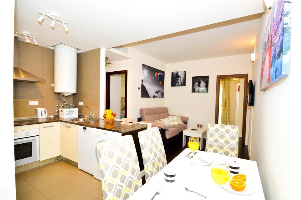 The Zentral Museo Apartment Севиля Екстериор снимка