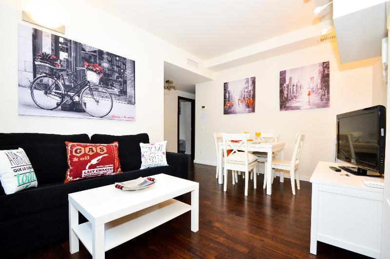 The Zentral Museo Apartment Севиля Екстериор снимка